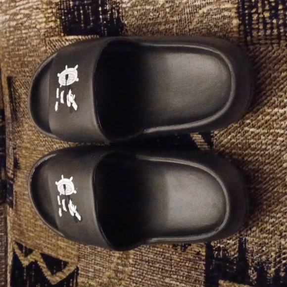 4/$60 New Black Mickey Mouse Slides - Size Eur 42-43 - Picture 3 of 6